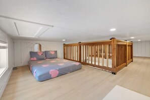 Upstairs Loft with sleeping for 4