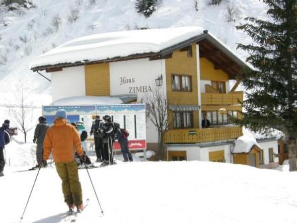 Außenseite Ferienhaus [Winter]