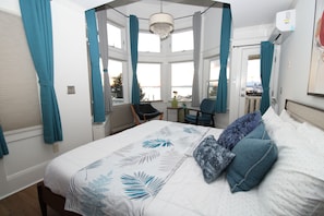 Luxurious Bedroom with Private Bath & Breathtaking Views 🌊✨
Indulge in the ultimate comfort and elegance in this stunning bedroom, featuring a private en-suite bathroom and unmatched panoramic ocean views. The beautiful bay windows allow for abundant natural light, creating a bright and airy atmosphere while offering spectacular sunset and waterfront scenery right from your be...