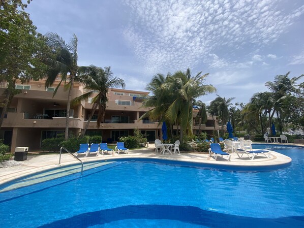 Swimming pool