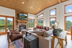 The come for the golf, hot tub, & game room; stay for the views.