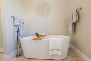 Primary Bathroom w/ Soaker Tub