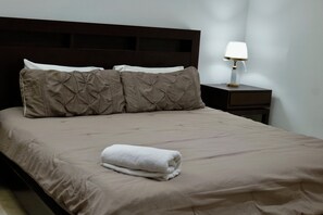Primary Bedroom .> TvSmart.>Extra Sheets .>privateBATH .>WiFi