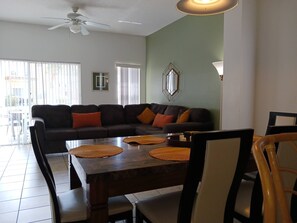 DINING & LIVING ROOM
