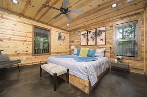 Spacious king bedroom with en-suite bathroom