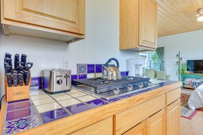 Kitchenette | Single-Story Studio | Free WiFi