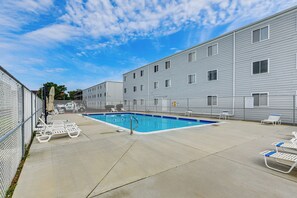 Summer Winds | Community Amenities | Outdoor Pool | Charcoal Grills