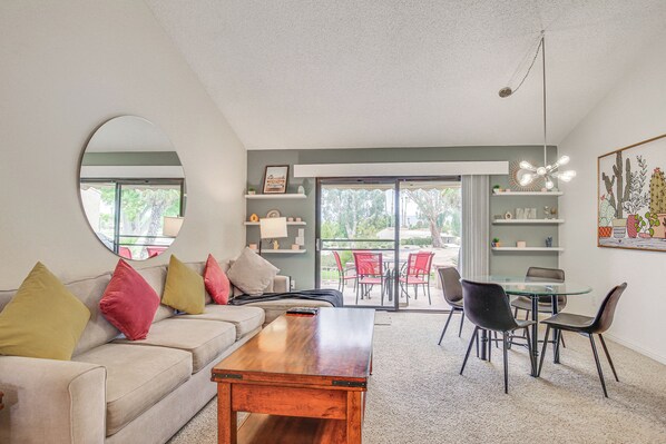 Palm Desert Vacation Rental | 2BR | 2BA | 940 Sq Ft | 1 Step to Access