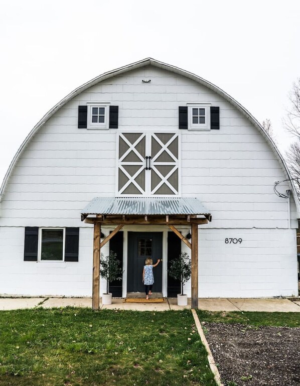 Welcome to the Barn of Three Oaks!
