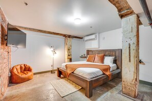 Studio | King Bed