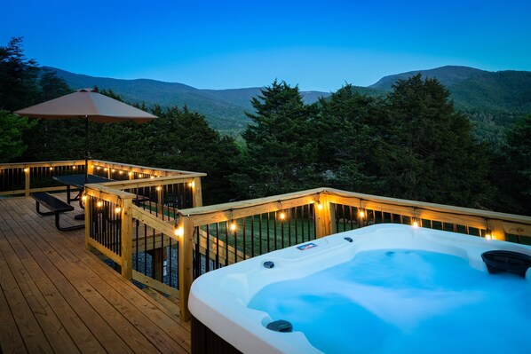 Bañera de hidromasaje al aire libre