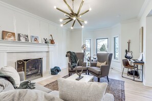 Front Sitting Room | 1st Floor