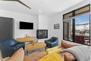 Living Room (2)