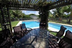 Keep cool and watch the children from the poolside pergola. 