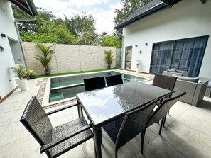 Outdoor dining