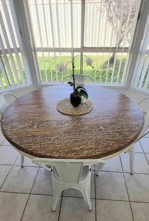 Garden view dining