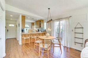 Dining Area | Dishware/Flatware Provided | Single-Story Cabin