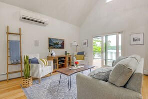 Living Room | 3-Story Home | Free WiFi | Board Games