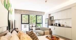 El mobiliario, la decoración y los servicios pueden variar ligeramente.