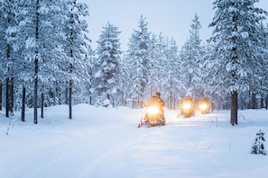 Skidåkning och snöaktiviteter