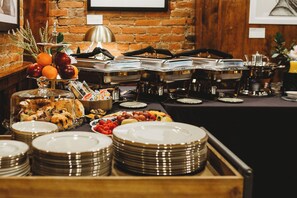 Complimentary brunch for all hotel guests