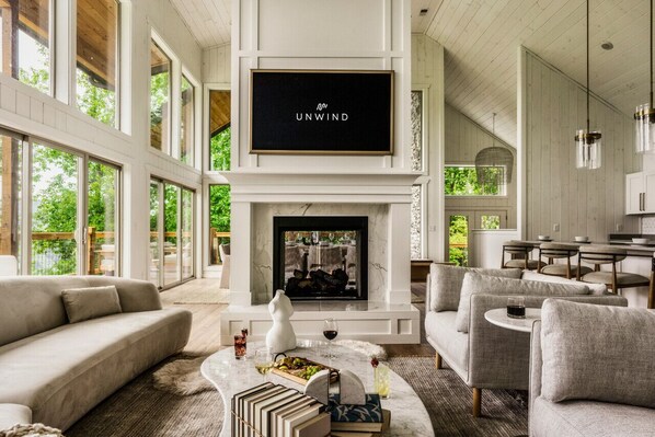Welcome to Redtail Lodge - The Epitome of Luxury in the Smokies