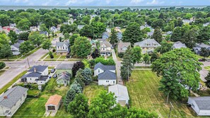 Aerial distance to Lake Michigan - Aerial view showing distance to Stearns Park and Lake Michigan