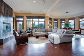 Expansive living area (Please note that the fireplace is turned off April - November)