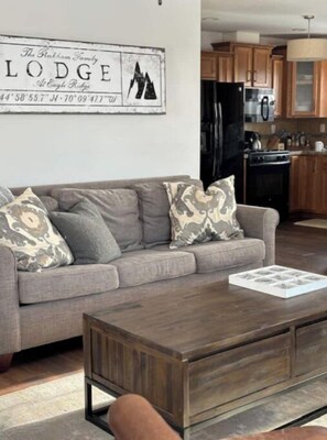 Pull-out couch in Living Room