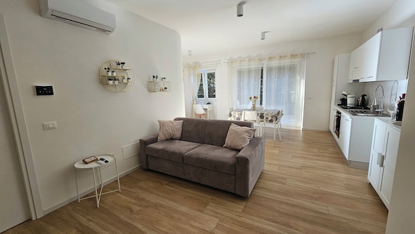 Living room 4