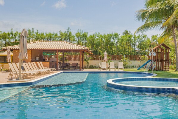 Seating area,Swimming pool