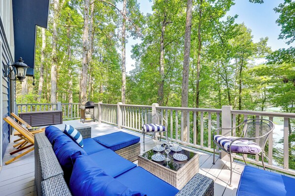 Murphy Vacation Rental | 2BR | 2BA | 1,248 Sq Ft | Step-Free Entry