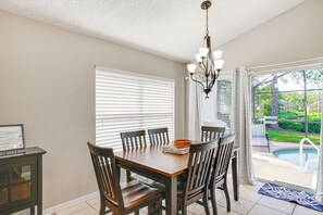 Dining Area | Free WiFi