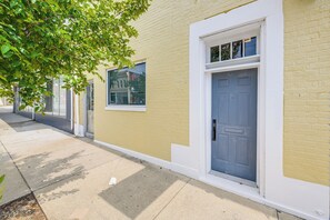 Apartment Exterior | Central A/C & Heating | Free WiFi