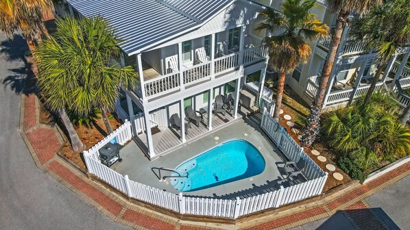 Private pool is fully fenced. Beach toys, 2 Beach Bub umbrellas and chairs