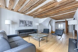 A very bright,ultra cozy, design &comfortable living room with a large sofa bed
