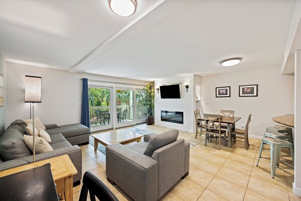 Spacious 2 bedroom condo!
