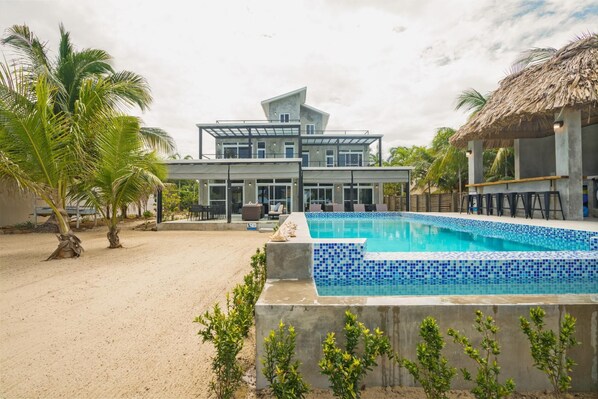 Conmigo Villas South - Oceanfront 3 Bedroom Condo w/ Pool (4039)