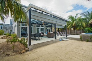 Conmigo Villas South - Oceanfront 3 Bedroom Condo w/ Pool (4040)