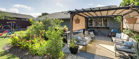 Austin Vacation Rental | 3BR | 2BA | 1,650 Sq Ft | 2 Steps Required
