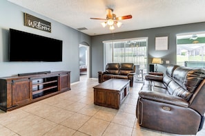 Living Room | 1st Floor | Smart TV | Free WiFi | Central A/C & Heating