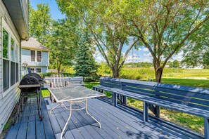 Deck | Charcoal Grill | On-Site Fishing Pond | Outdoor Dining Table