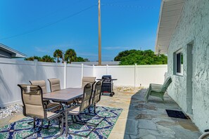 Patio | Gas Grill | Pool