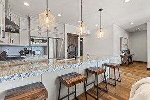 Black Rock Ridge 14544: Sleek countertop with modern appliances, perfect for culinary creations.