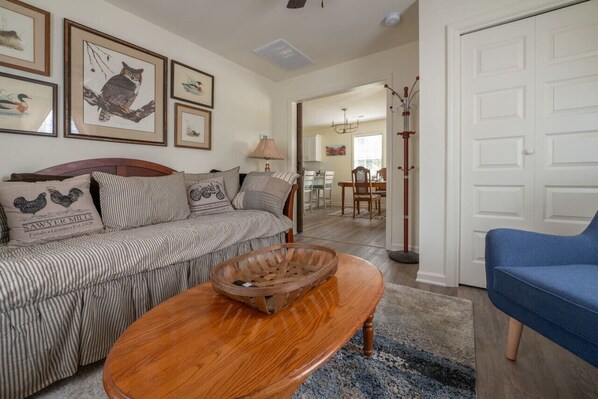 Living Room/1st bedroom