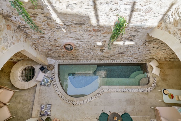 Villa Kamares is a 1912 stonebuilt estate that has been tastefully renovated!