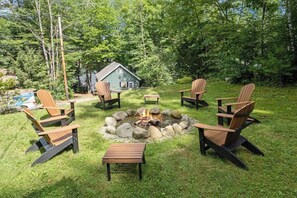 Enjoy a fire with seating for 6