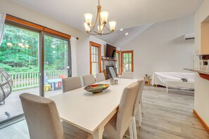 Dining Area | 1st Floor | Dishware/Flatware | Trash Bags/Paper Towels