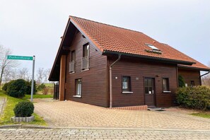 Außenseite Ferienhaus [Sommer]