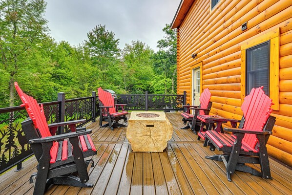 Adams Vacation Rental | 3BR | 3BA | 2,400 Sq Ft | Stairs Required